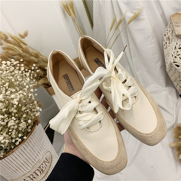 Női alkalmi cipő fűzővel, két színben