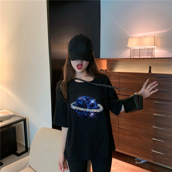 Modern női póló két színben, flitterekkel