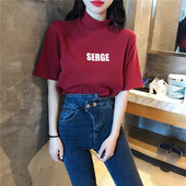 Stílusos női póló magas gallérral és felirattal két színben