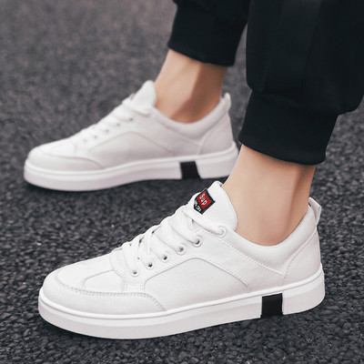 Modern férfi tornacipő lapos talppal fehér, piros és fekete színben