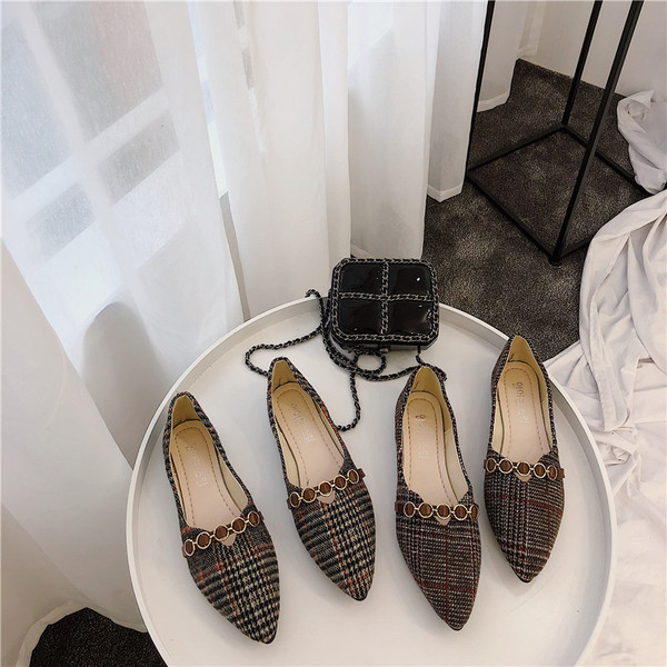 ÚJ modell női kockás cipő fém díszítéssel