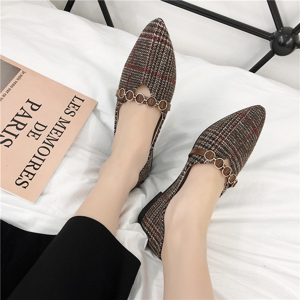 ÚJ modell női kockás cipő fém díszítéssel