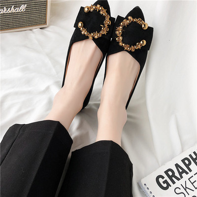 Stílusos női cipő fém díszítéssel, két színben