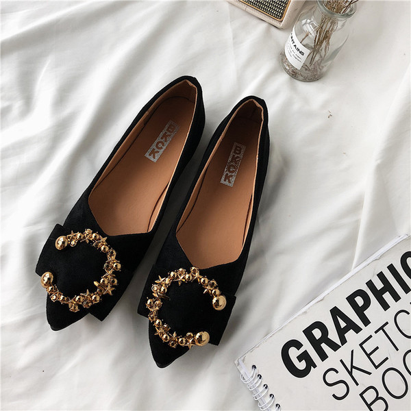 Stílusos női cipő fém díszítéssel, két színben