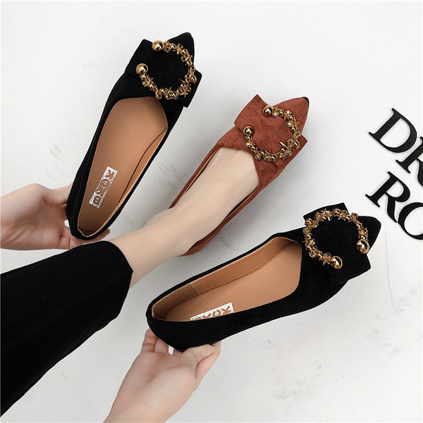 Stílusos női cipő fém díszítéssel, két színben