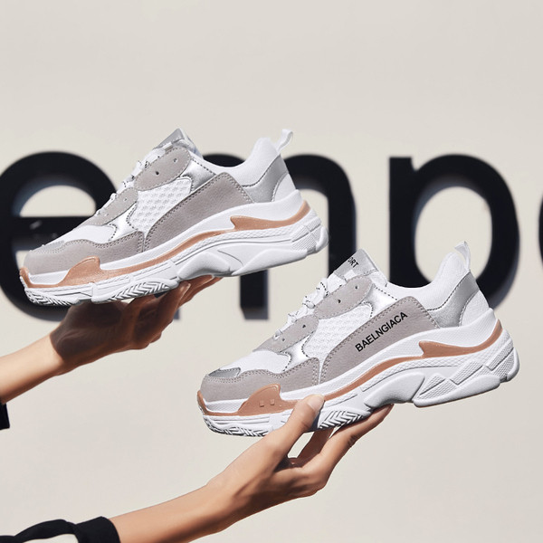 Férfi tornacipő magas talppal, három színben felirattal