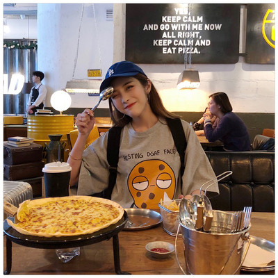 Alkalmi női póló rátéttel, három színben