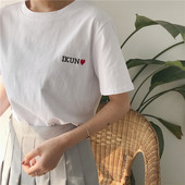 Tricou de damă cu inscripție în alb și negru