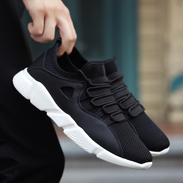 Sportos-alkalmi férfi tornacipő fekete színben, kényelmes talppal