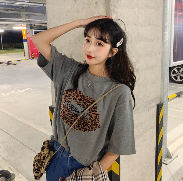 Modern női póló állati elemekkel három színben