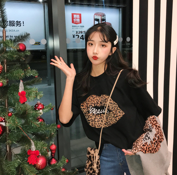 Modern női póló állati elemekkel három színben