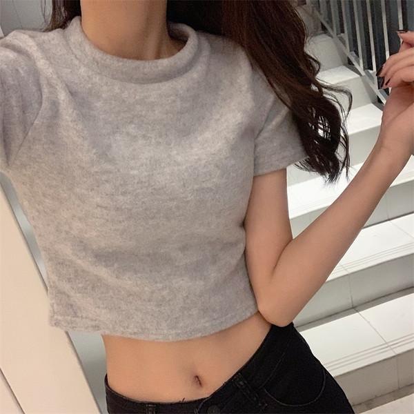 Aktuális női rövid póló fekete és szürke színben