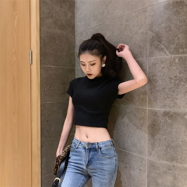 Aktuális női rövid póló fekete és szürke színben