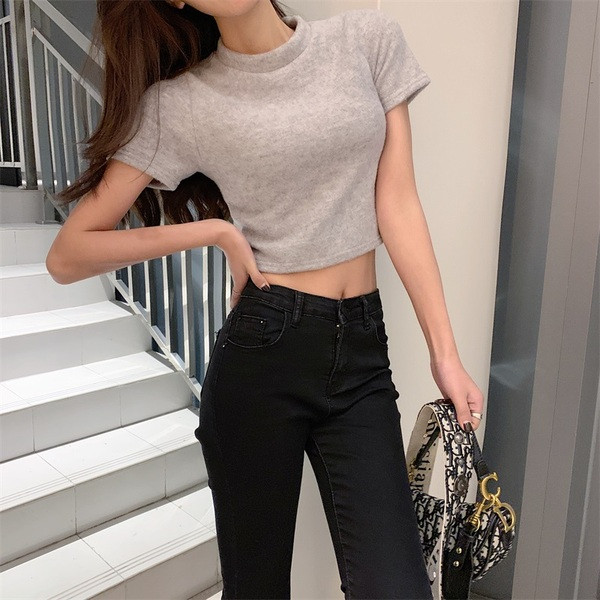 Aktuális női rövid póló fekete és szürke színben