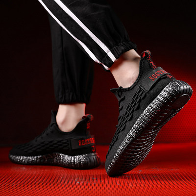 Új, alkalmi tornacipő fekete fűzős, lapos talpú felirattal