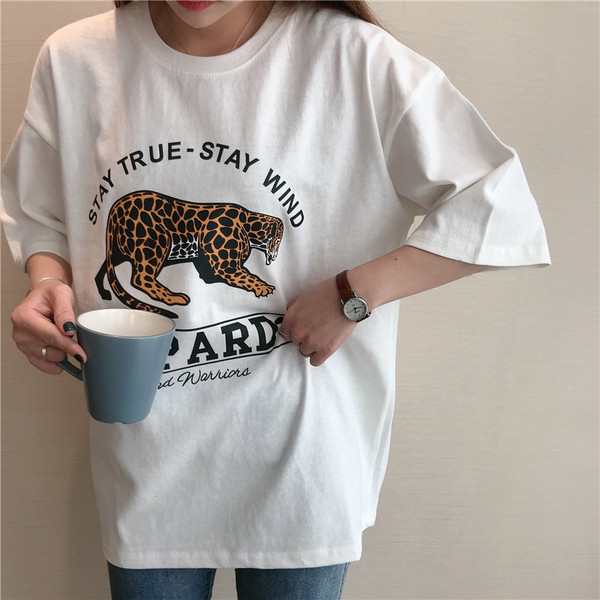 Alkalmi női póló rátéttel, három színben