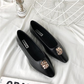 Eko bőrből készült stílusos női cipő fém díszítéssel