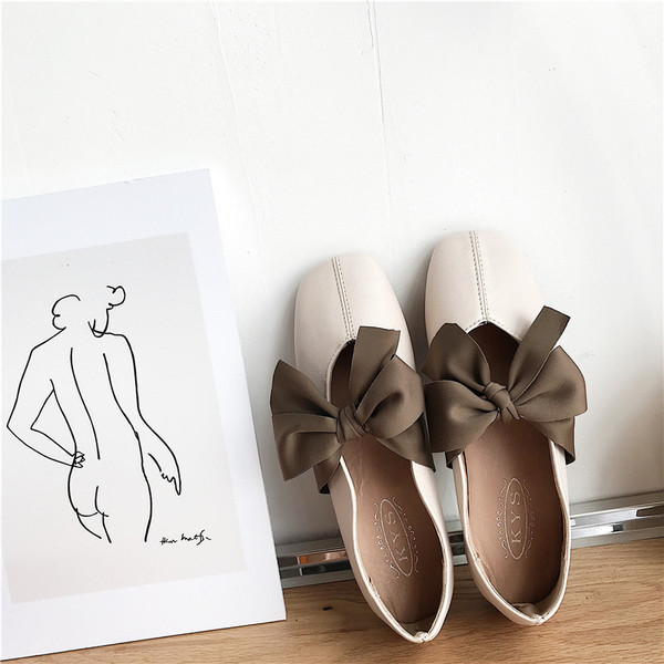 Elegáns tavaszi női cipő két színben