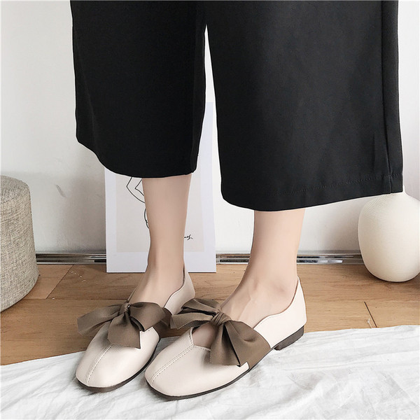 Elegáns tavaszi női cipő két színben