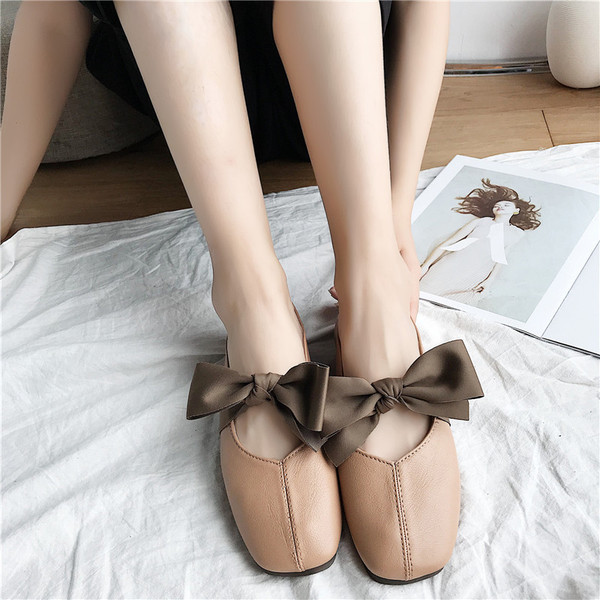 Elegáns tavaszi női cipő két színben