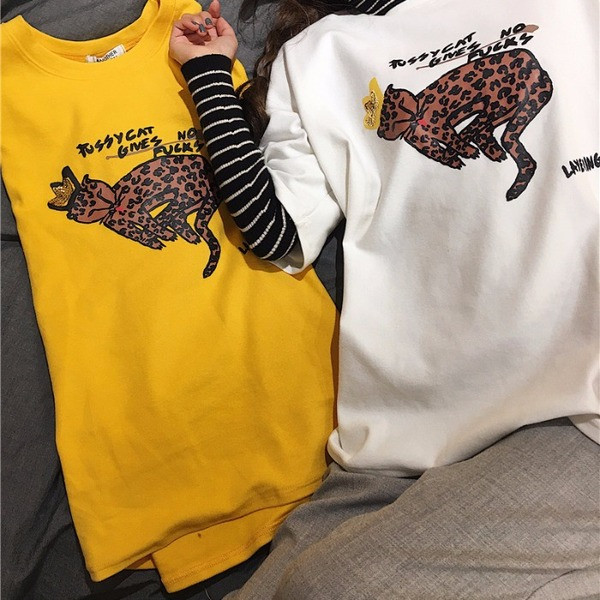 Γυναικεία μπλούζα με εφαρμογή και επιγραφή σε τρία χρώματα