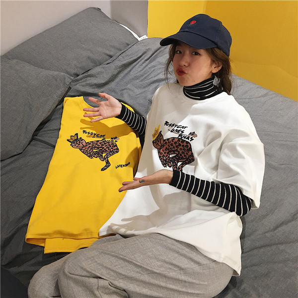 Γυναικεία μπλούζα με εφαρμογή και επιγραφή σε τρία χρώματα