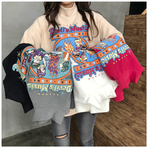 Modern női póló magas gallérral és rátéttel