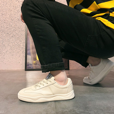 Férfi alkalmi sportcipő fűzővel három színben, sima modellben