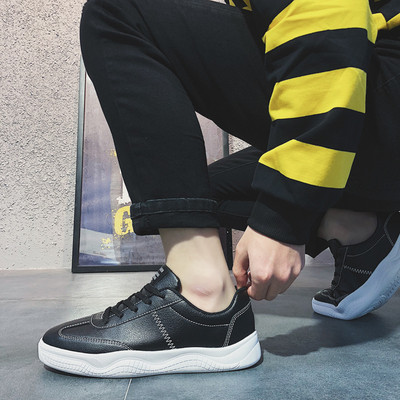 Férfi alkalmi sportcipő fűzővel három színben, sima modellben