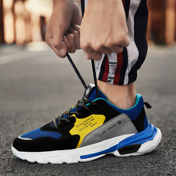 Új kényelmes férfi tornacipő több színben felirattal