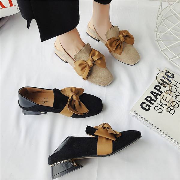 Elegáns női cipő szalaggal, két színben