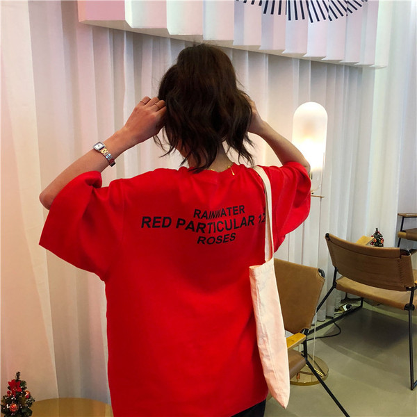 Női alkalmi póló, hátoldalán felirattal, három színben