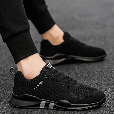 Légáteresztő férfi tornacipő új modellje fekete színben