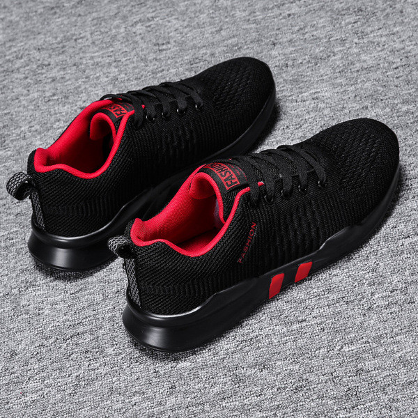 Légáteresztő férfi tornacipő új modellje fekete színben