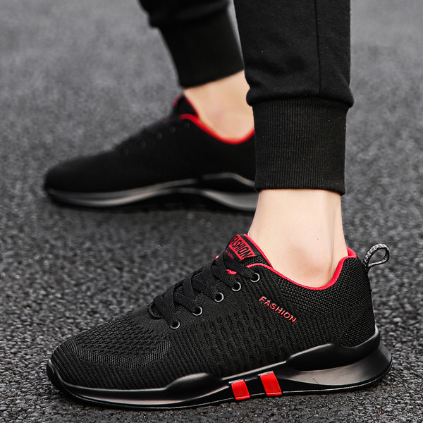 Légáteresztő férfi tornacipő új modellje fekete színben