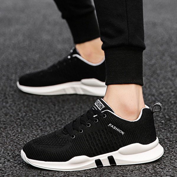 Légáteresztő férfi tornacipő új modellje fekete színben