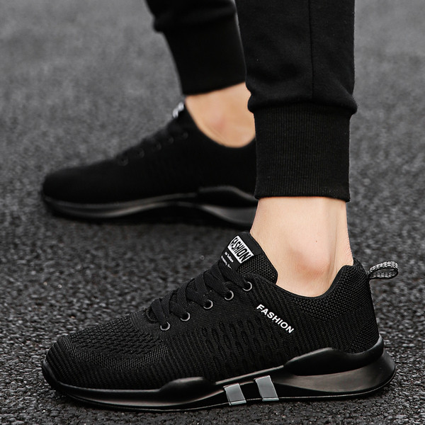 Légáteresztő férfi tornacipő új modellje fekete színben