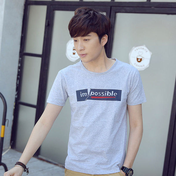 Feliratos, O-alakú gallérral ellátott férfi póló négy színben