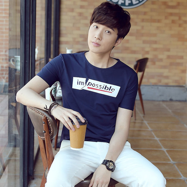 Feliratos, O-alakú gallérral ellátott férfi póló négy színben