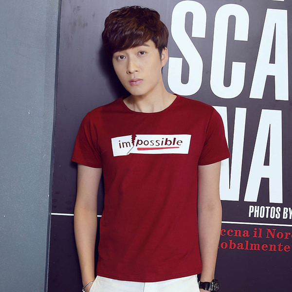 Feliratos, O-alakú gallérral ellátott férfi póló négy színben