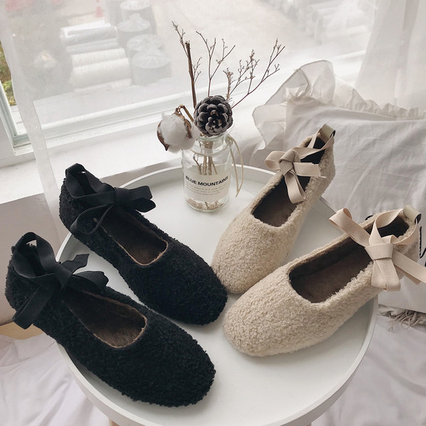 Női tavaszi fűzős cipő két színben