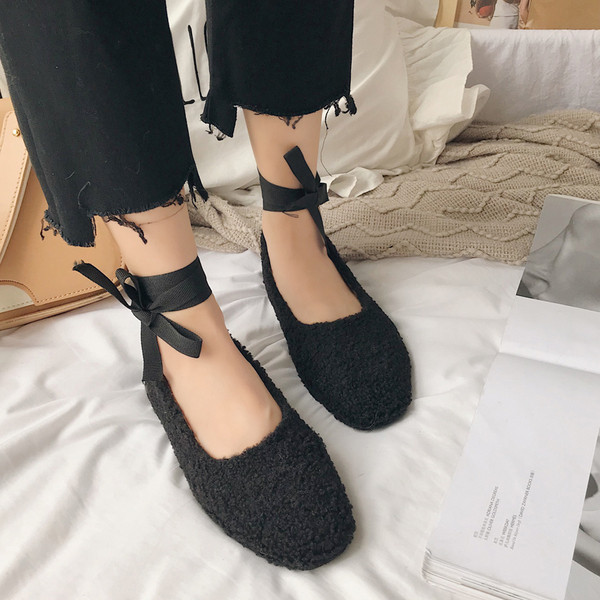 Női tavaszi fűzős cipő két színben