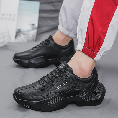 Sima férfi tornacipő modell felirattal, vastag talppal, több színben