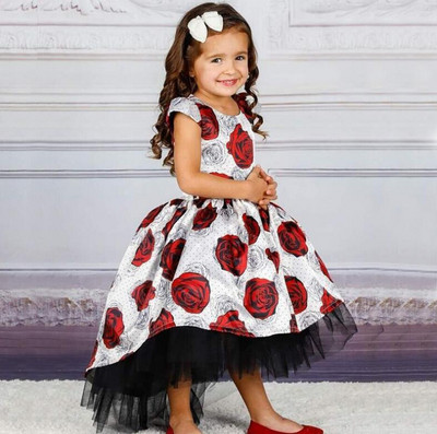 Модерна детска рокля в бял цвят с червени рози и черен тюл  
