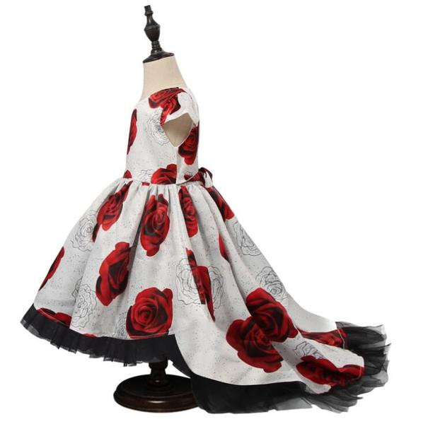 Modern gyerekruha fehér színben, piros rózsákkal és fekete tüllel
