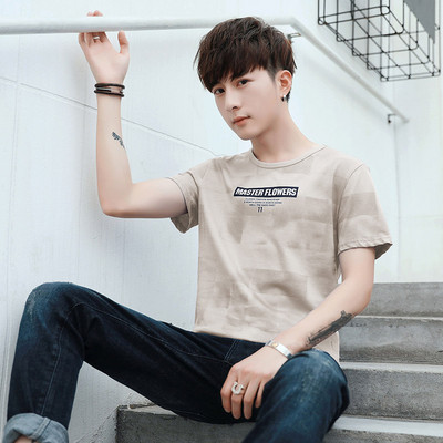 Μοντέρνο ανδρικό κοντό μανίκι T-shirt και  επιγραφές σε τέσσερα χρώματα