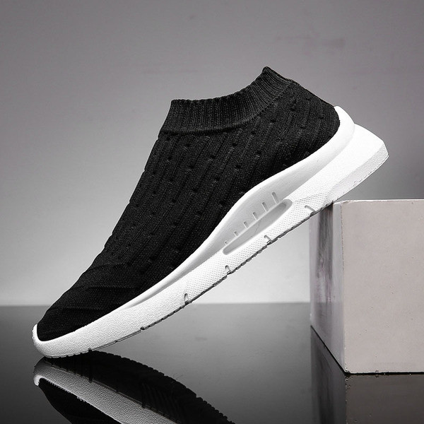 Modern, légáteresztő férfi tornacipő fűző nélkül szürke és fekete színben