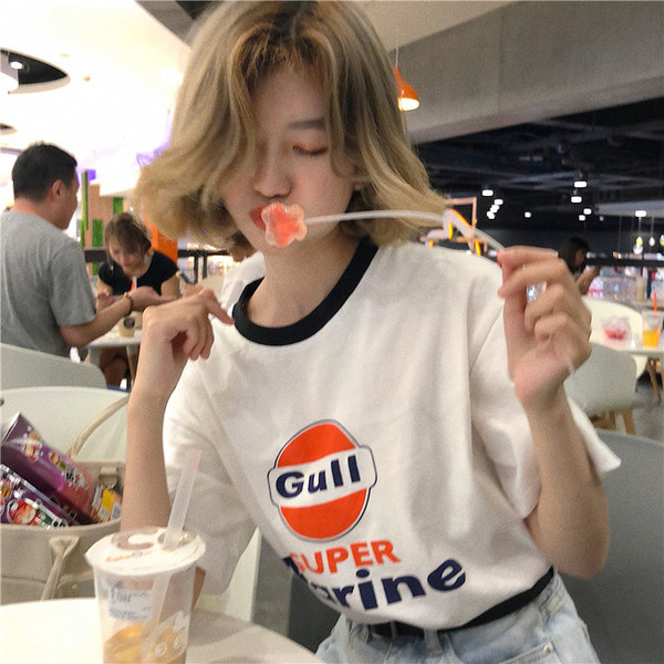 Καθημερινό γυναικείο μπλουζάκι με λευκές επιγραφές