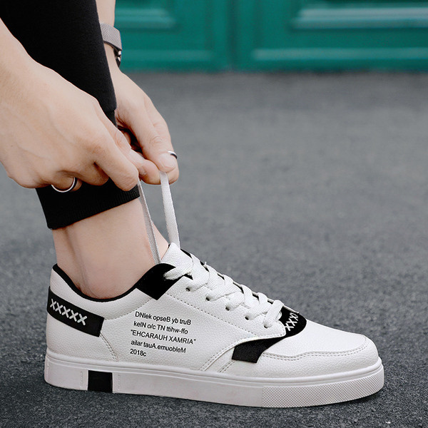 Kényelmes férfi tornacipő lapos talppal, több színben