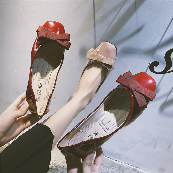 Női alkalmi cipő tavaszra két színben